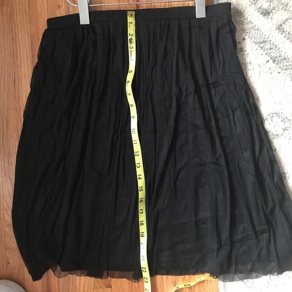 Black pleated skirt with sheer overlay M - Picture 4 of 5